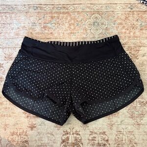 Lululemon Athletica Low-Rise Lined Short 2.5”